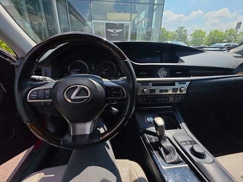 Used 2017 Lexus ES 350 w/ Premium Package FWD image 9