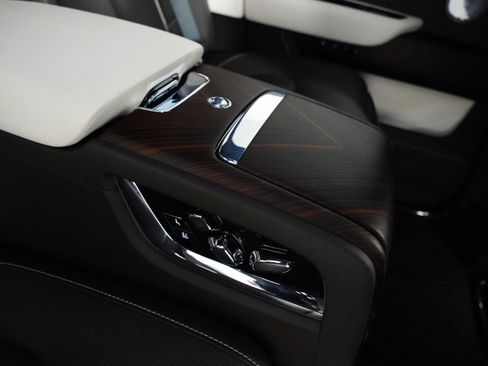 Used 2023 Rolls-Royce Cullinan w/ Cullinan Package image 36