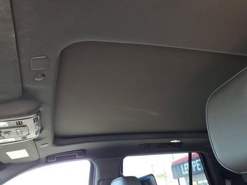 Used 2021 GMC Yukon Denali w/ Denali Premium Package image 10