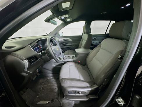 Used 2023 Chevrolet Traverse LT image 13