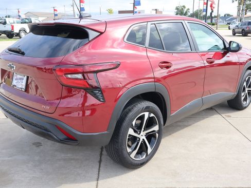 Used 2024 Chevrolet Trax RS FWD image 5