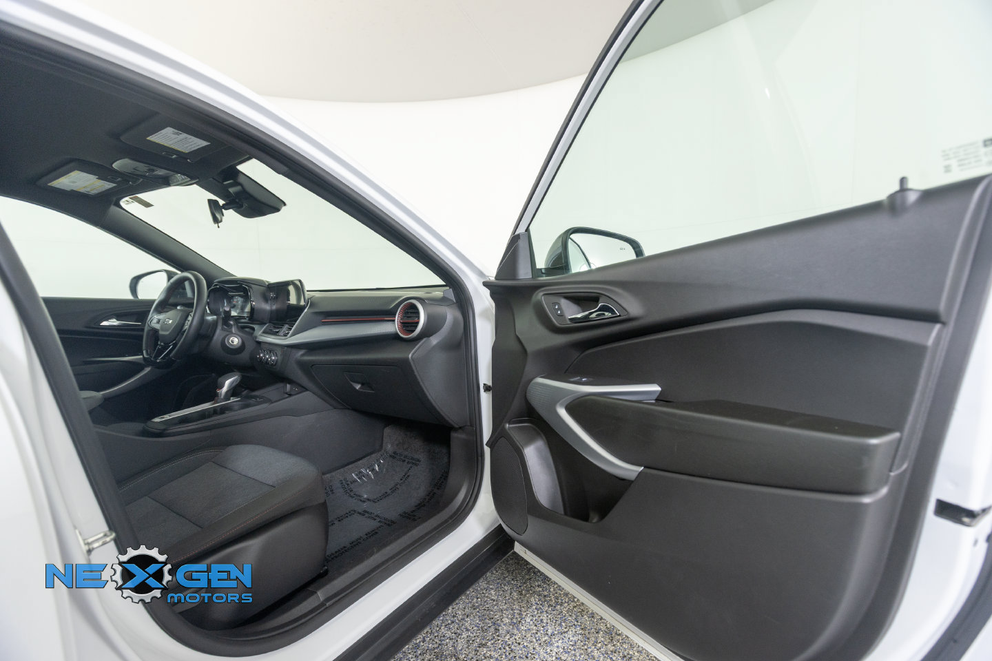 Used 2025 Chevrolet Trax RS w/ Driver Confidence Package FWD image 6