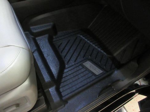 Used 2018 GMC Sierra 1500 SLT image 33