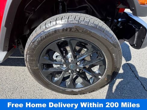 Used 2025 Jeep Wrangler Unlimited Sahara image 14