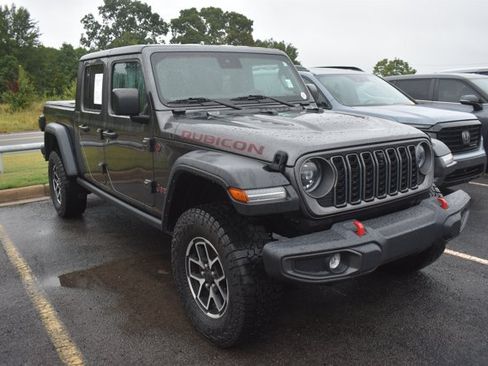 Used 2025 Jeep Gladiator Rubicon w/ Safety Group AWD/4WD image 3