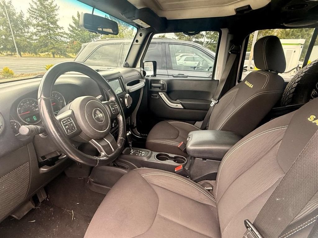 Used 2014 Jeep Wrangler Unlimited Sahara w/ Connectivity Group AWD/4WD image 9