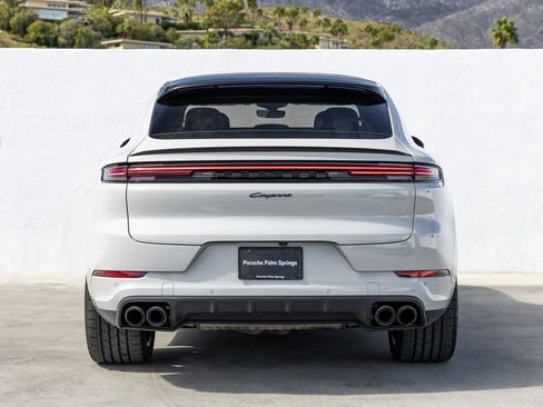 Certified 2025 Porsche Cayenne Coupe image 6