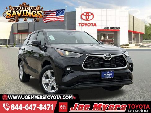 Used 2025 Toyota Highlander LE image 1