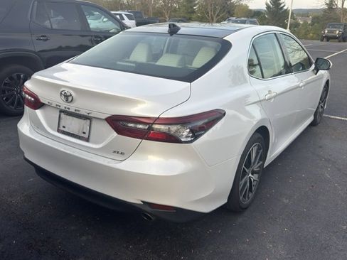 Used 2021 Toyota Camry XLE image 5
