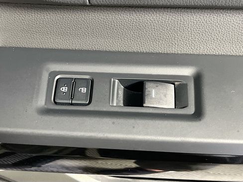 Used 2025 Toyota Tundra Limited AWD/4WD image 30