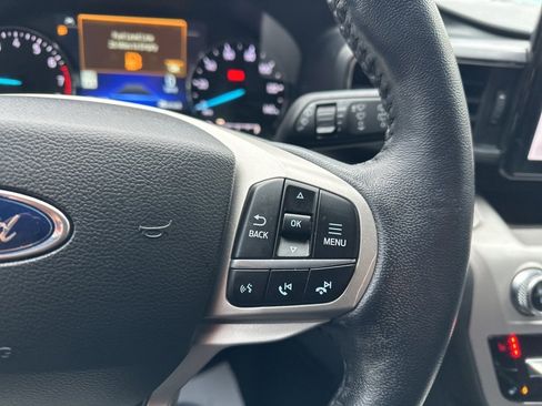 Used 2022 Ford Explorer XLT w/ Equipment Group 202A image 28