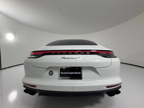Used 2022 Porsche Panamera image 6