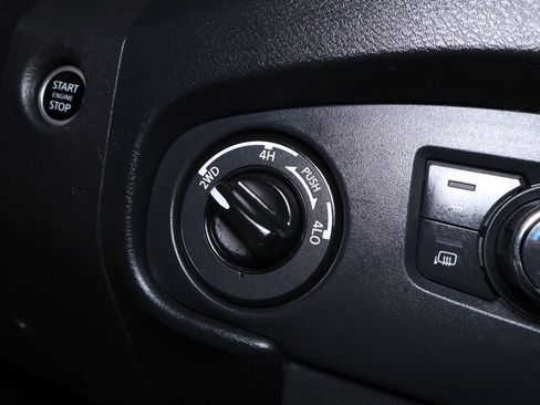 Used 2024 Nissan Frontier SV w/ SV Convenience Package image 28