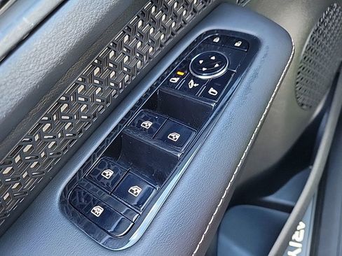 Used 2023 Nissan Ariya FWD image 33