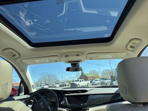 Used 2022 Cadillac XT6 Premium Luxury image 11