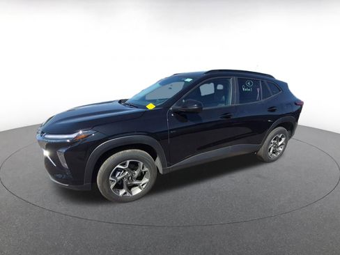 Used 2025 Chevrolet Trax LT image 4