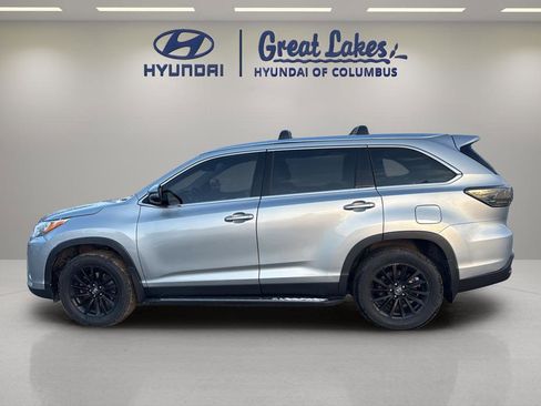 Used 2019 Toyota Highlander XLE image 2