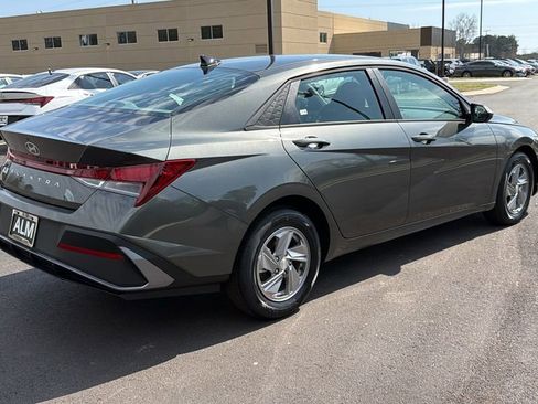 New 2026 Hyundai Elantra SE image 5