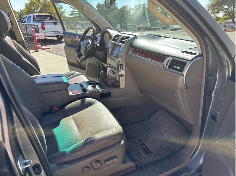 Used 2011 Lexus GX 460 w/ Convenience Pkg AWD/4WD image 31