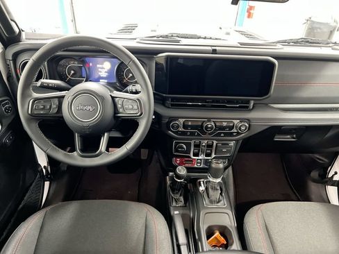 Used 2025 Jeep Wrangler Unlimited Rubicon AWD/4WD image 5