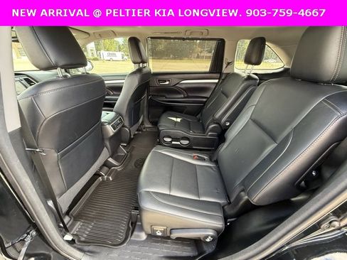 Used 2017 Toyota Highlander XLE image 14