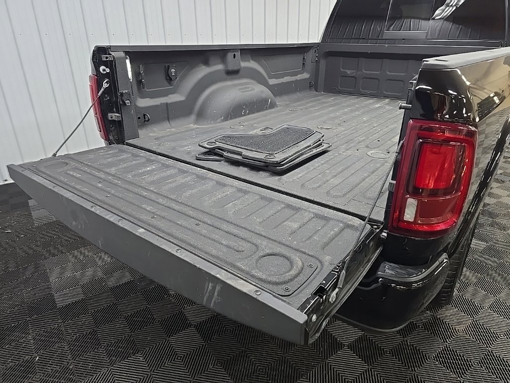 Used 2025 RAM 3500 Limited AWD/4WD image 11