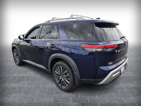 Certified 2022 Nissan Pathfinder SL w/ SL Premium Package FWD image 4