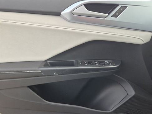 New 2026 Volkswagen Taos SE image 18