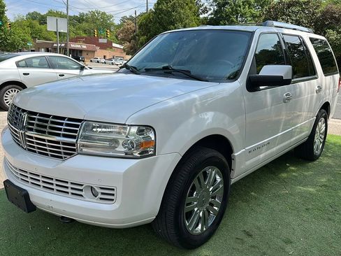Used 2014 Lincoln Navigator 4WD w/ Equipment Group 101A image 3