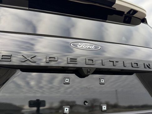 Certified 2025 Ford Expedition Max Platinum w/ Stealth Appearance Package image 13