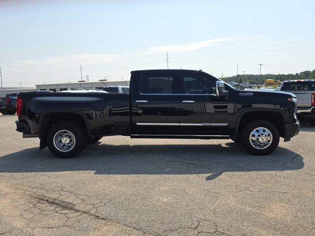 Used 2024 Chevrolet Silverado 3500 High Country w/ High Country Premium Package AWD/4WD image 6