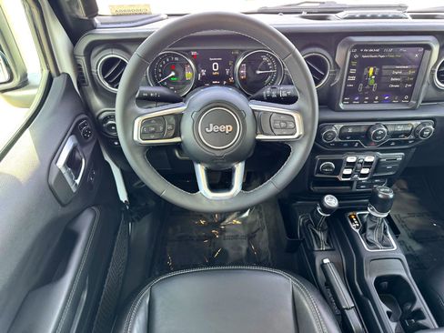 Used 2023 Jeep Wrangler Unlimited Sahara image 21