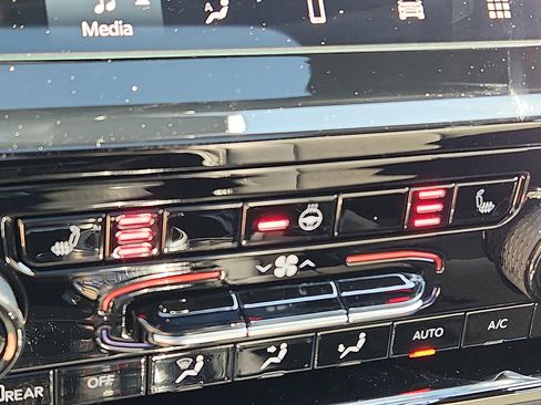 New 2025 Jeep Grand Cherokee Altitude image 16