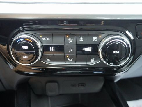 New 2026 Chevrolet Trax LT w/ Driver Confidence Package image 17