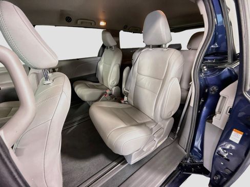 Used 2020 Toyota Sienna XLE FWD image 25