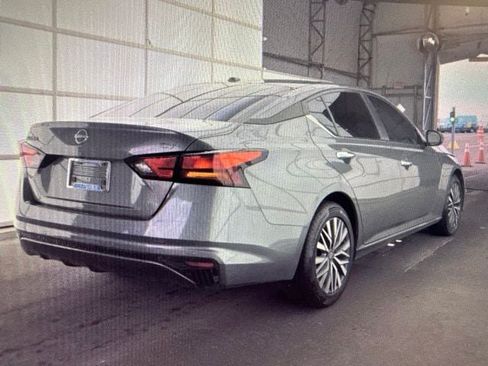 Used 2024 Nissan Altima 2.5 SV FWD image 7