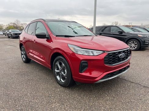 Certified 2023 Ford Escape ST-Line w/ Tech Pack #1 AWD/4WD image 3