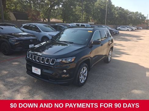 Used 2025 Jeep Compass Latitude w/ Sun & Sound Group AWD/4WD image 1