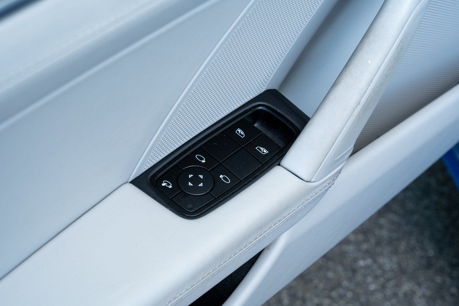 Certified 2025 Porsche 911 Carrera RWD image 21