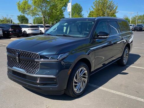 New 2026 Lincoln Navigator L Reserve AWD/4WD image 3