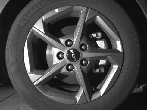 Used 2025 Kia K4 LXS image 13