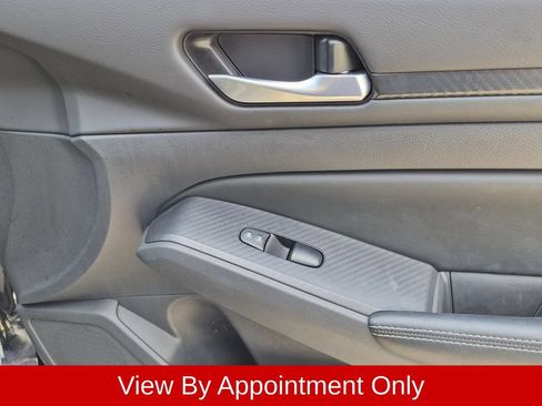Used 2025 Nissan Altima 2.5 SV FWD image 33