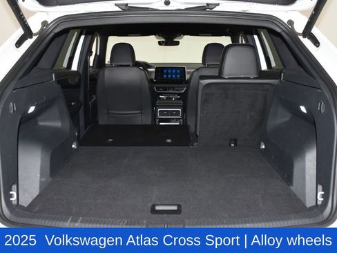 Used 2025 Volkswagen Atlas Cross Sport SE image 28