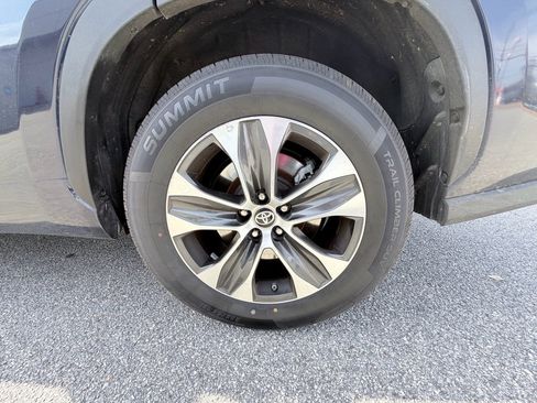 Used 2022 Toyota Highlander XLE image 35