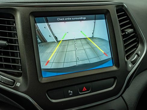 Used 2020 Jeep Cherokee Trailhawk w/ Cold Weather Group AWD/4WD image 26