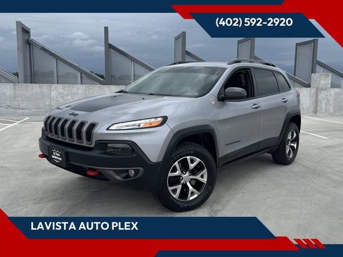 Used 2016 Jeep Cherokee Trailhawk AWD/4WD image 1