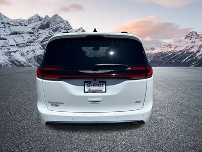 New 2026 Chrysler Pacifica Pinnacle