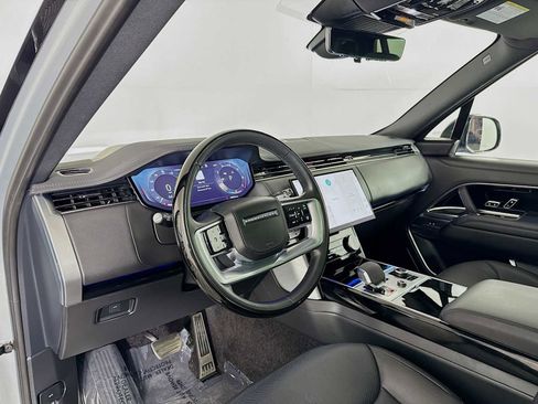 Used 2023 Land Rover Range Rover SE image 9