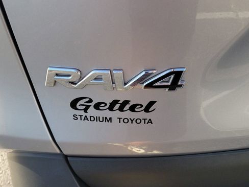 Used 2022 Toyota RAV4 XLE image 6