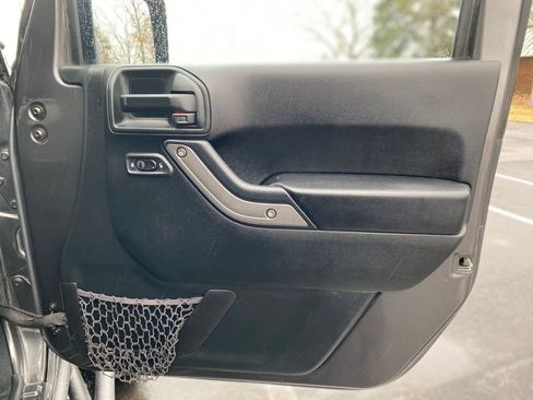 Used 2017 Jeep Wrangler Unlimited Sport image 9